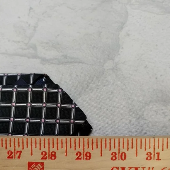 Daniel Cremieux Tie Mens Hand Made USA 100% Silk Geometric Black w/ Pink Long - Picture 9 of 10